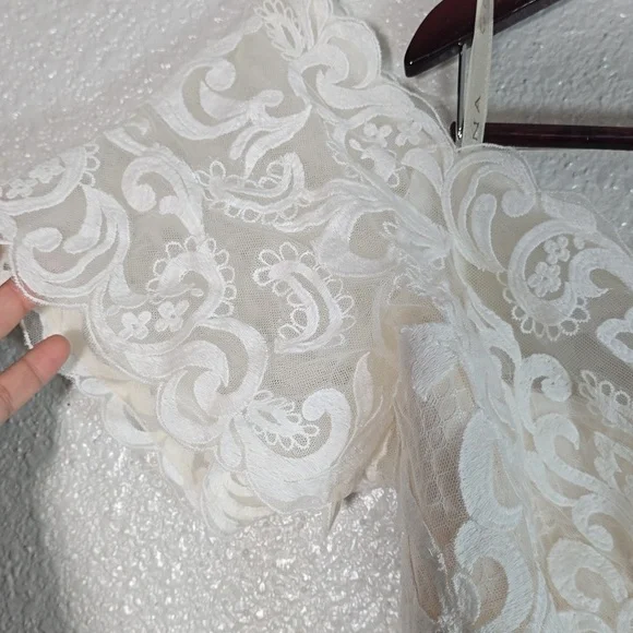 Galina Elegant Lace Off-Shoulder Wedding Dress Size 24W - Picture 5 of 13